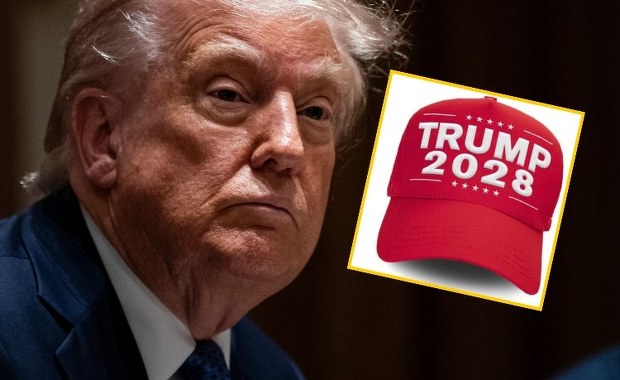 "Napisz zasady na nowo". Trump sprzedaje czapki i szykuje trzecią kadencję?