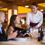 Napiwek powinien być obowiązkowy? Restauratorzy podzieleni