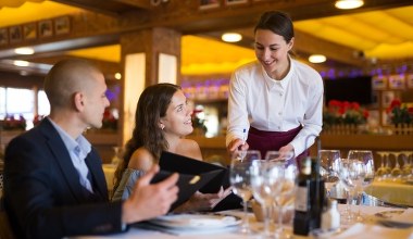 Napiwek powinien być obowiązkowy? Restauratorzy podzieleni