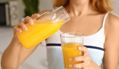 Napój na detoks kortyzolowy i odciążenie nadnerczy. Czy koktajl kortyzolowy naprawdę może złagodzić stres? 