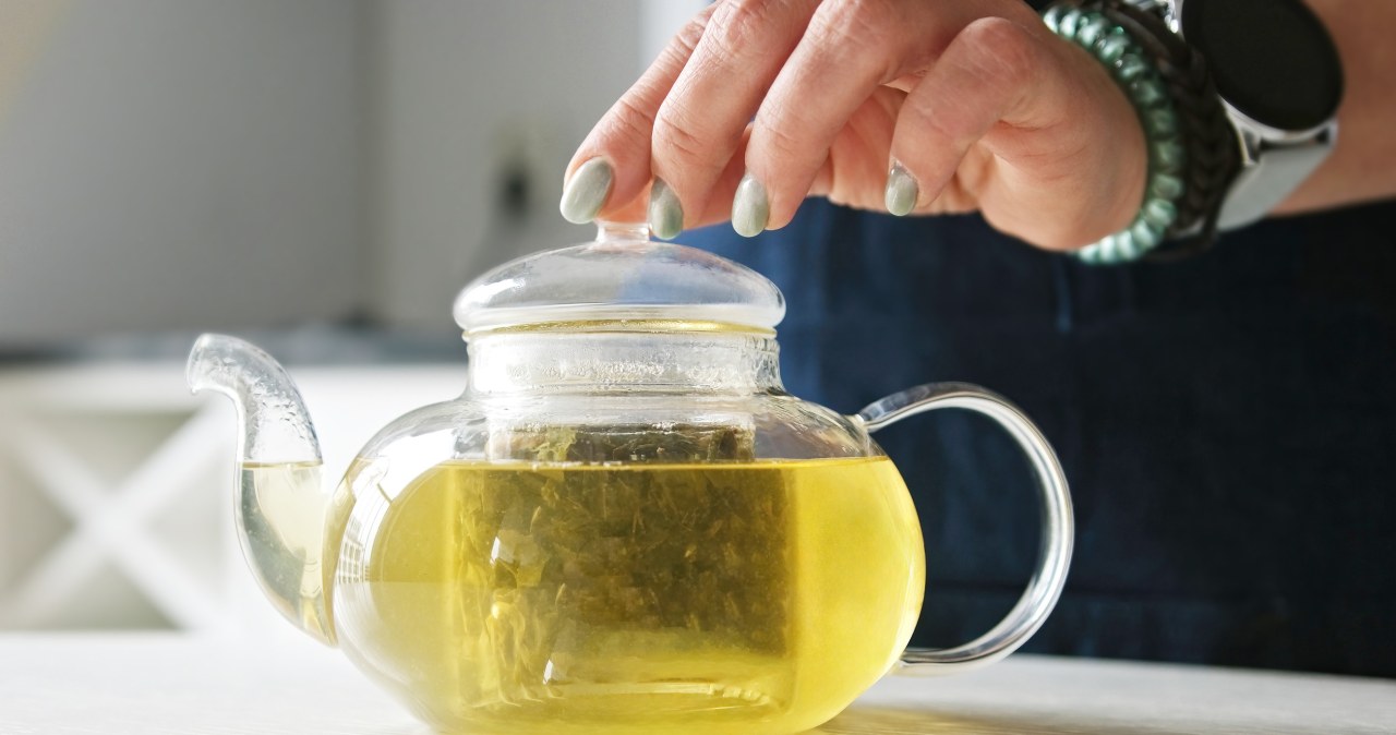 Napój pobudza równie mocno jaki kawa, ale chroni serce. /gekaskr /123RF/PICSEL