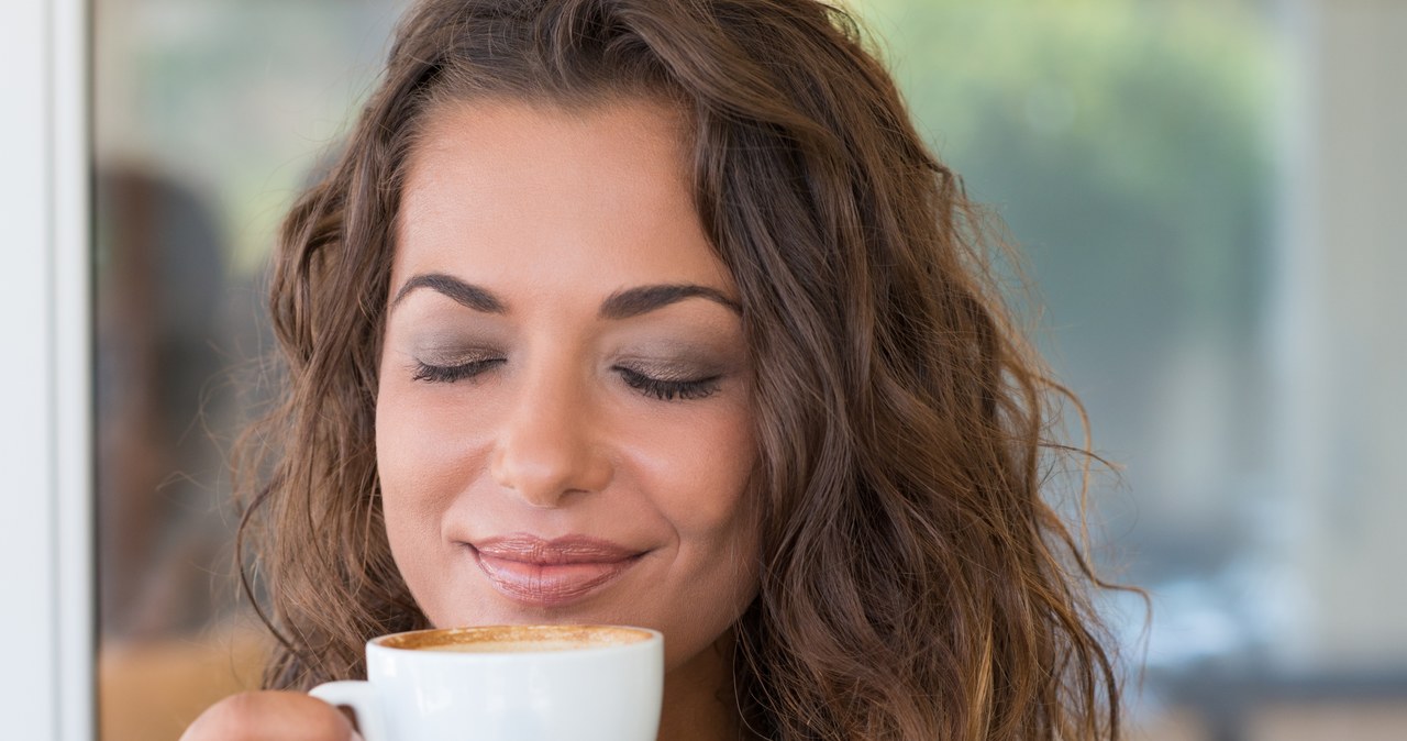 Napoje z kofeiną, takie jak kawa, mogą korzystnie wpływać na podwyższenie poziomu energii przed treningiem /123RF/PICSEL