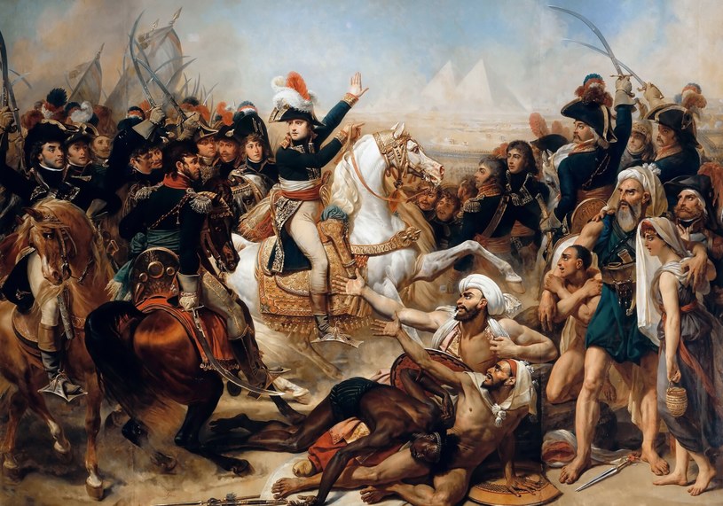 Napoleon Bonaparte wraz ze swoimi wojskami wygrał Bitwę pod Piramidami /East News /East News