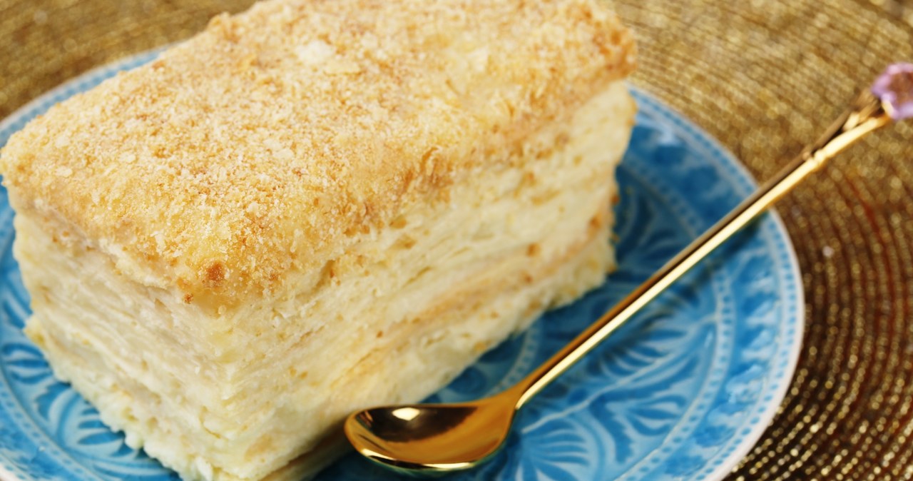 Napoleonka to jedno z kultowych ciast PRL-u. Popularnością nie ustępowała wówczas popularnej bezie /Pixel