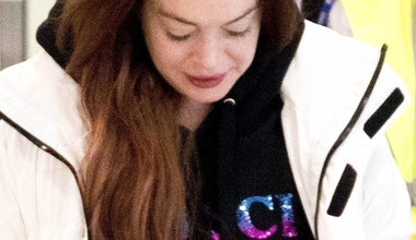 Napuchnięta twarz Lindsay Lohan. Co jej się stało?