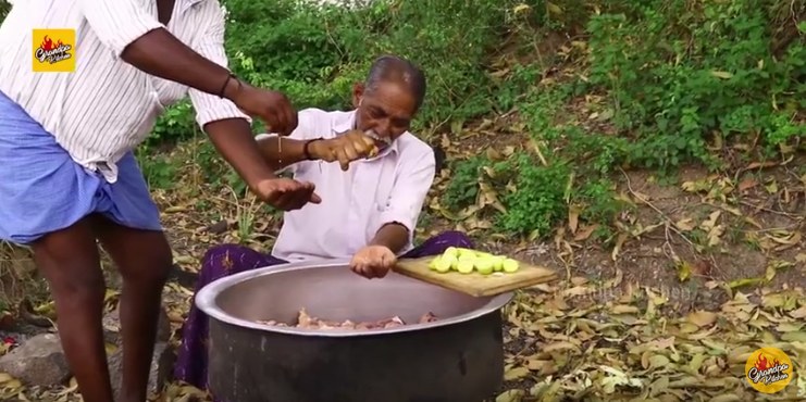 Narayana Reddy gotował dla najbiedniejszych /YouTube