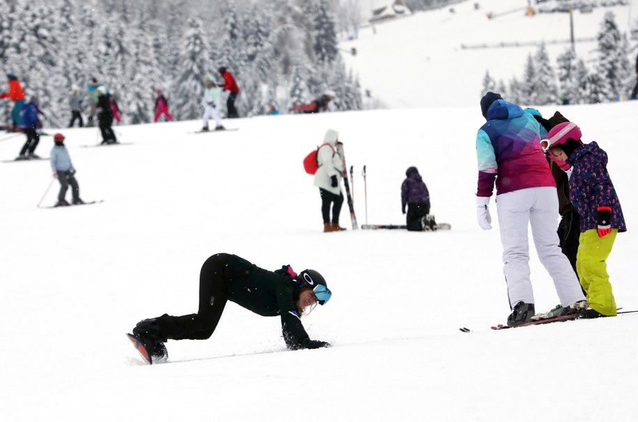 Narciarze i snowboardziści na Polanie Szymoszkowej / 	Grzegorz Momot    /PAP