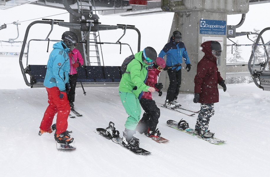 Narciarze na stoku Kotelnicy Białczańskiej /Grzegorz Momot /PAP