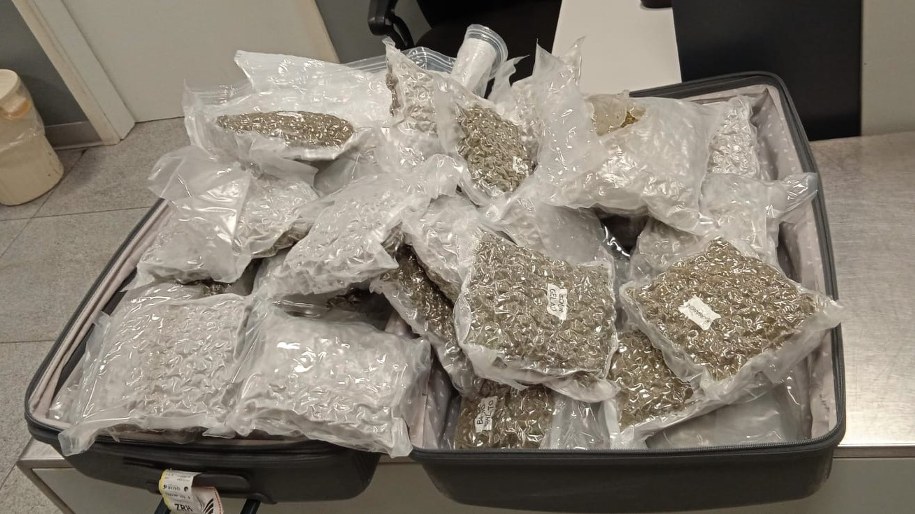 Narkotyki w walizce Portugalczyka / Krajowa Administracja Skarbowa