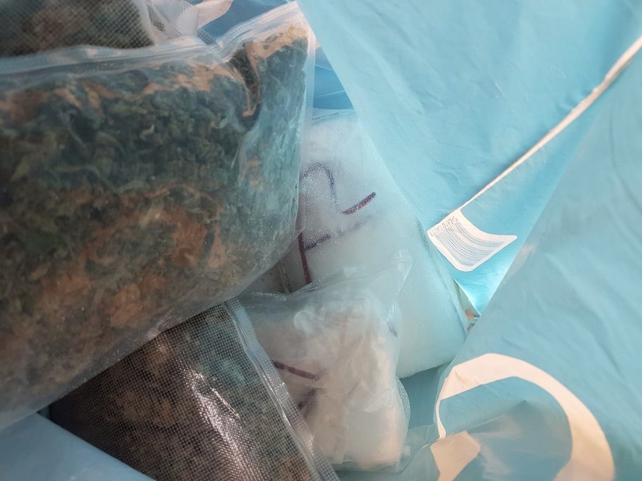 Narkotyki znalezione przy zatrzymanym /Policja