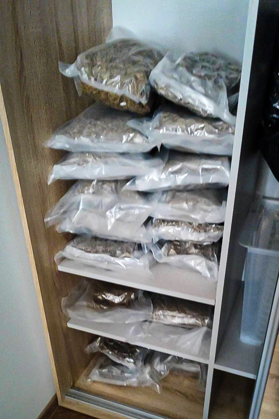 Narkotyki znalezione w mieszkaniu /Policja