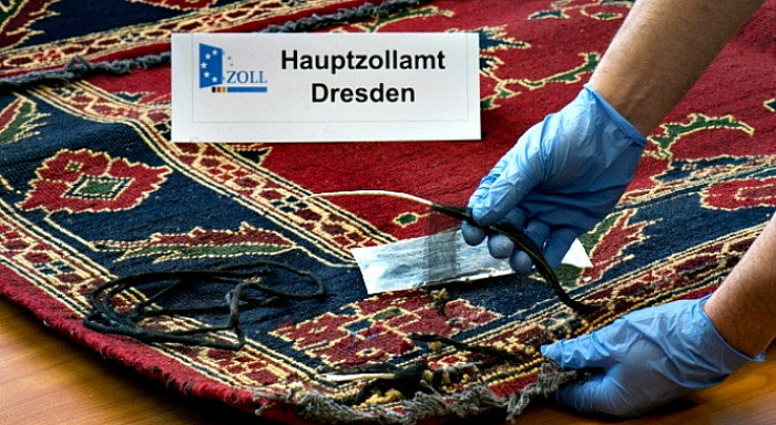 Narkotyki zostały umieszczone nawet w perskich dywanach... /PAP