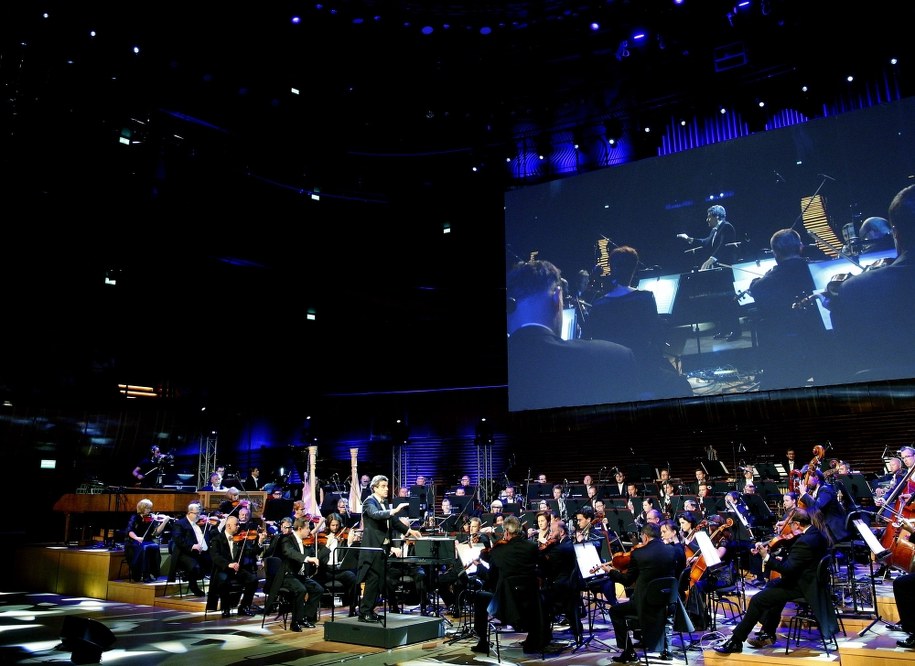 Narodowa Orkiestra Symfoniczna Polskiego Radia pod dyrekcją Dirka Brosse podczas gali "Scoring4Polanski" /Andrzej Grygiel /PAP