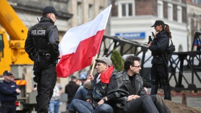 Narodowcy nie chcą Tęczy na Placu Zbawiciela