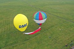 Narodowe Święto Niepodległości. Nad Błoniami przeleciały balony z biało-czerwoną flagą