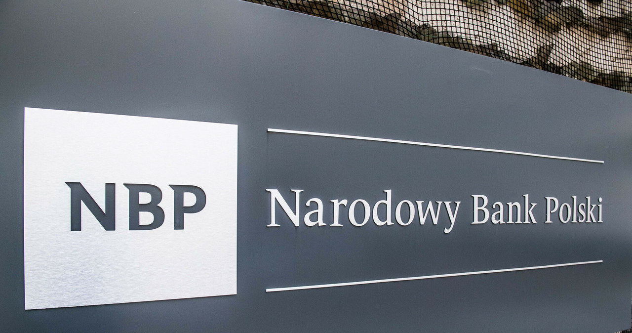 Narodowy Bank Polski chce na poziomie ustawy zagwarantować obowiązek akceptowania płatności gotówkowych przez podmioty prowadzące działalność gospodarczą w Polsce / Jacek Domiński /Reporter