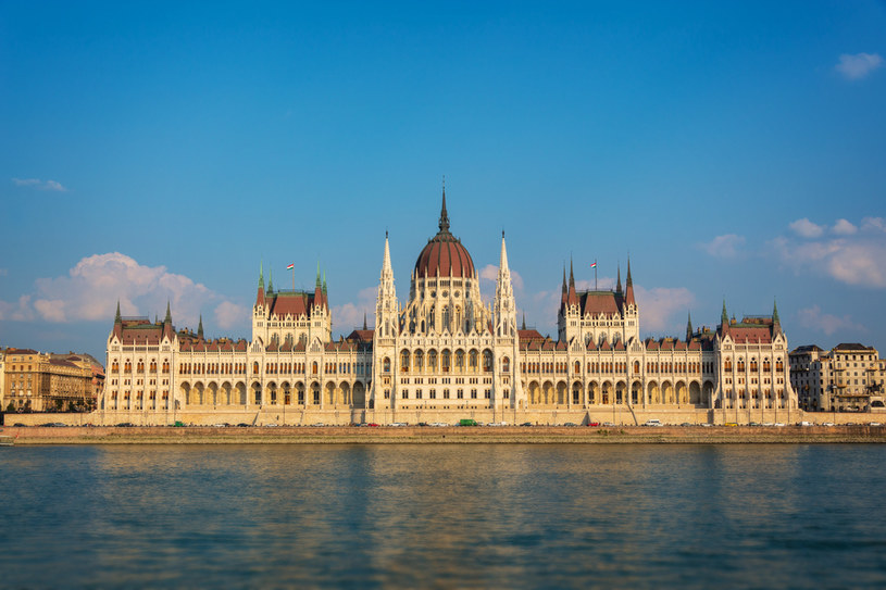 Narodowy Bank Węgier ponownie zdecydował się na obniżenie stóp procentowych. Na zdjęciu parlament w Budapeszcie /123RF/PICSEL