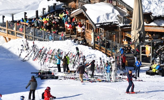 Narty w Niemczech, Austrii i Włoszech tylko z paszportem covidowym. Gdzie wystarczy maseczka?