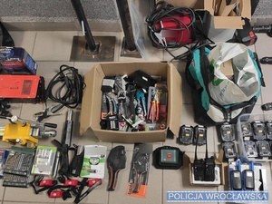 Narzędzia wykorzystywane podczas włamań /KMP we Wrocławiu /Policja