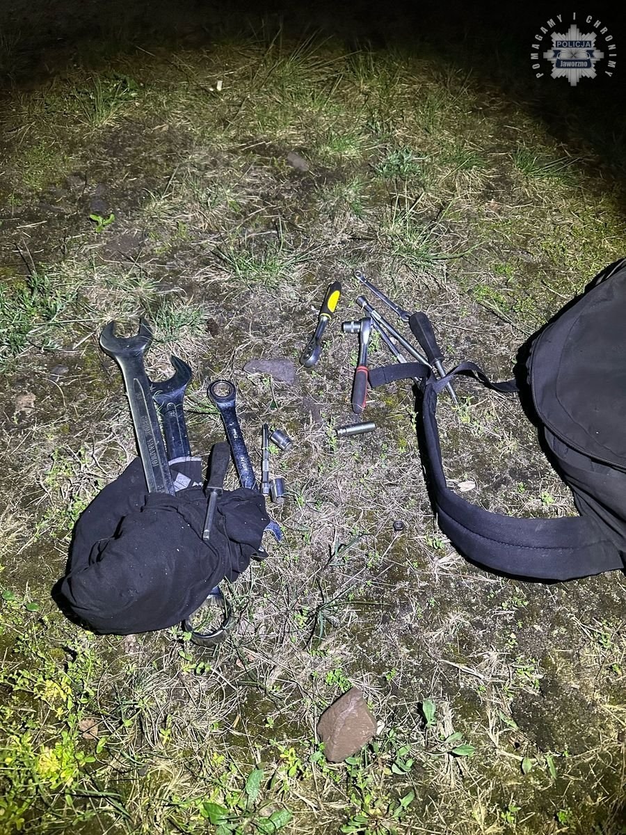 Narzędzia znalezione przy jednym z mężczyzn /Komenda Miejska Policji w Jaworznie /