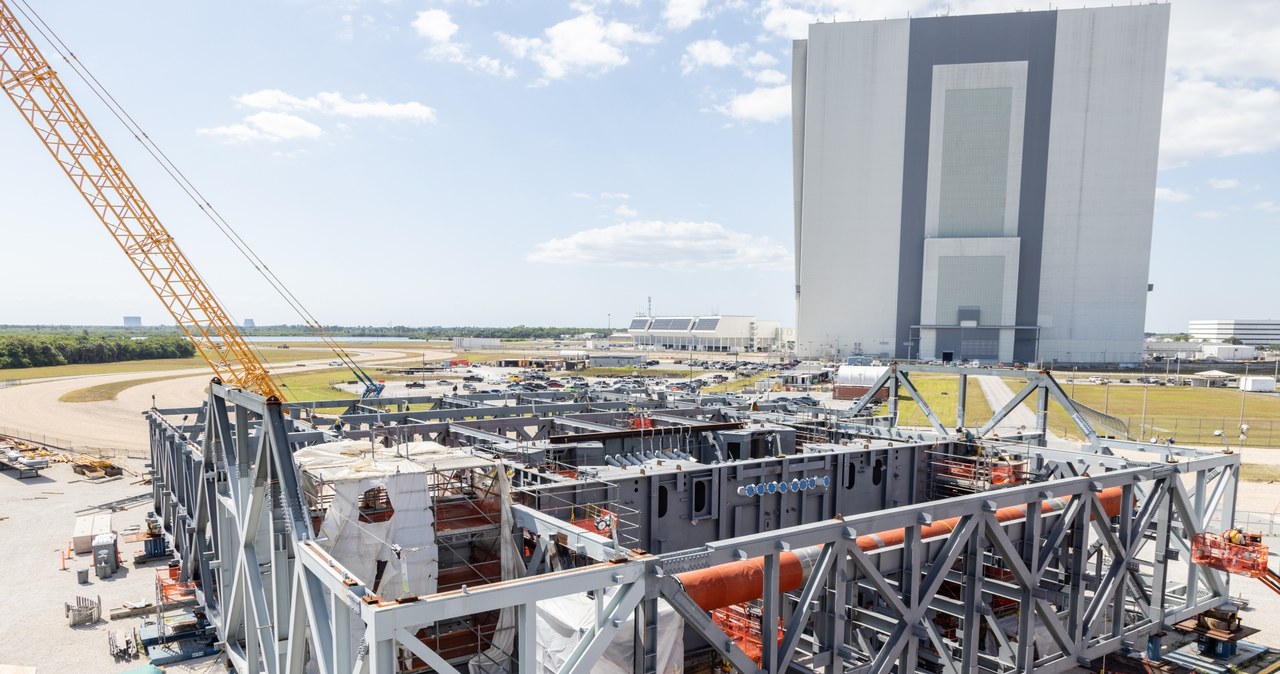 NASA buduje pojazd "Mobile Launcher 2" w centrum na Florydzie. /Isaac Watson /materiał zewnętrzny