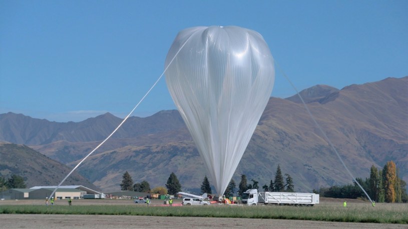 NASA każdego roku wypuszcza w powietrze ok. 15 super balonów. Badają stan atmosfery /NASA
