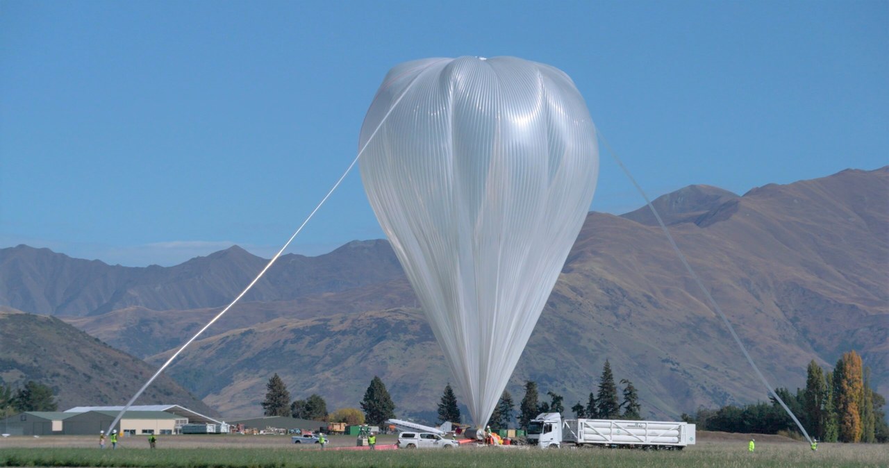NASA każdego roku wypuszcza w powietrze ok. 15 super balonów. Badają stan atmosfery /NASA