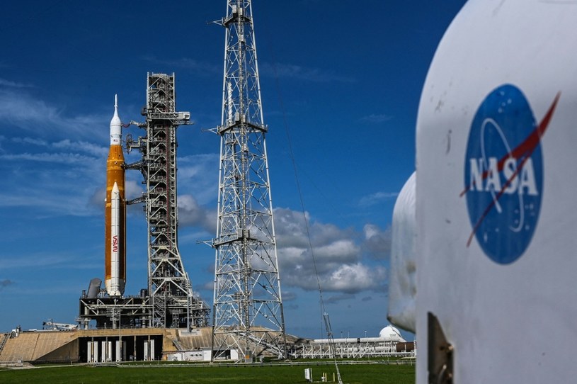 NASA po raz drugi w ciągu tygodnia przerwała próbę wystrzelenia rakiety Space Launch System (SLS) ze względu na "uporczywy wyciek paliwa". Według NASA może to opóźnić misję programu Artemis o co najmniej kilka tygodni. /East News
