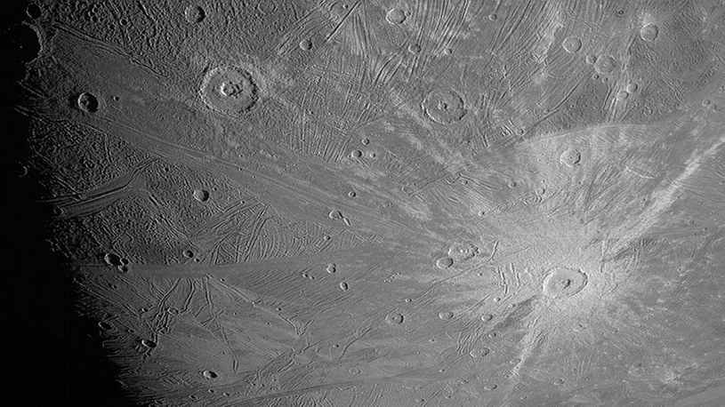 NASA pokazała pierwsze zdjęcia Ganimedesa od 20 lat. Księżyc wygląda pięknie /Geekweek