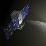 NASA: Sonda CAPSTONE już nadaje. Mały satelita na orbicie Księżyca