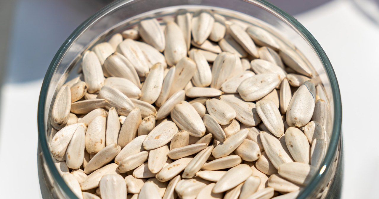 Nasiona słonecznika to źródło zdrowych tłuszczów oraz cennych witamin /123RF/PICSEL