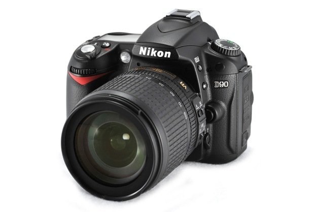 Następca Nikona D90 może zostać zaprezentowany już w okolicach 15 września /materiały prasowe