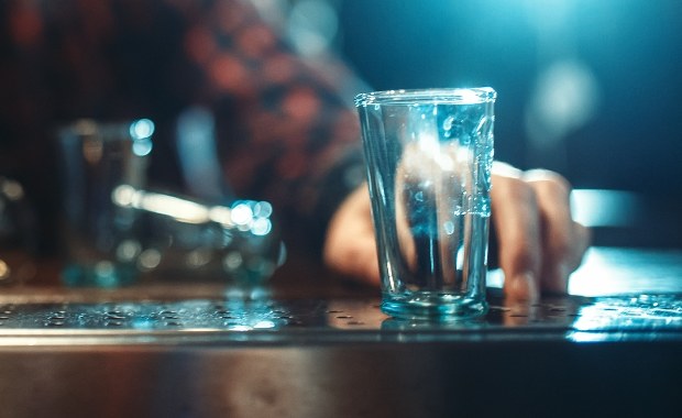 Nastolatek bez prawa jazdy uciekał przed policją, bo... wiózł pijanego ojca