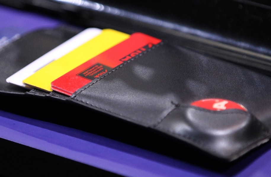 Nastolatek krytykował decyzję sędziego o przyznaniu mu żółtej kartki /FRISO GENTSCH /PAP/EPA