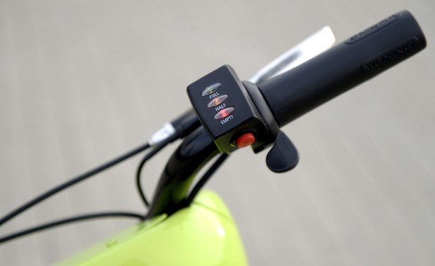 Nastolatek na hulajnodze elektrycznej potrącił pieszą. Kobieta dostała mandat