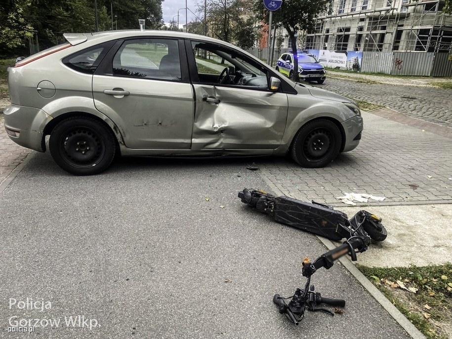 Nastolatek na hulajnodze zderzył się z autem, fot. Policja Gorzów Wielkopolski /