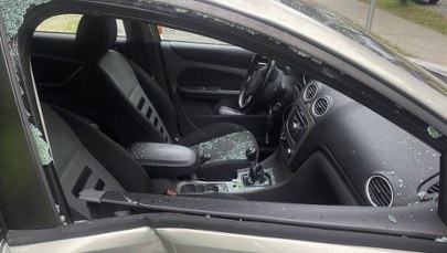 Nastolatek na hulajnodze zderzył się z autem. Zdjęcia ku przestrodze