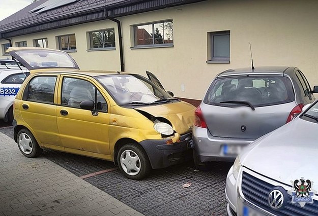 Nastolatek wjechał na parkingu w dwa samochody /KMP Wałbrzych /Policja