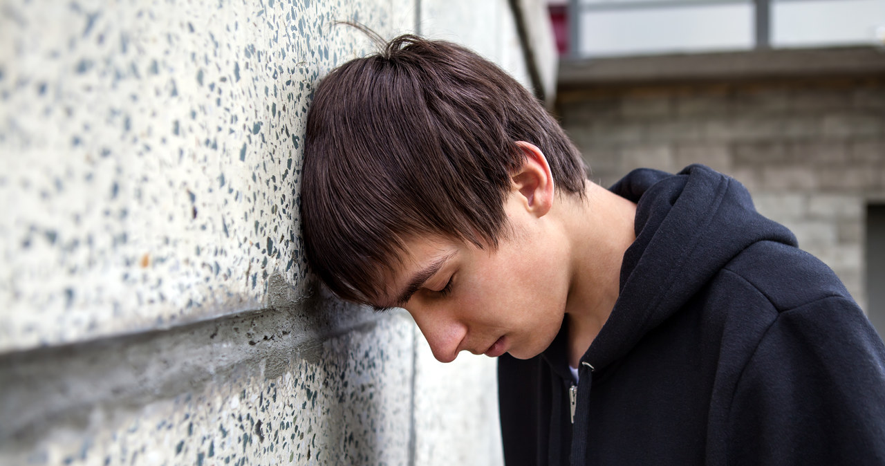 Nastolatek z depresją wymaga naszego wsparcia /123RF/PICSEL