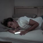 uzależnienie od telefonu komórkowego Nastolatki nie śpią przez ekrany! Odkryj, co mówi najnowsze badanie