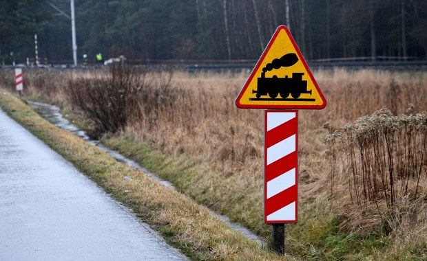 Nastolatki przebiegały przez tory, potrącił je szynobus. Tragedia niedaleko Goleniowa