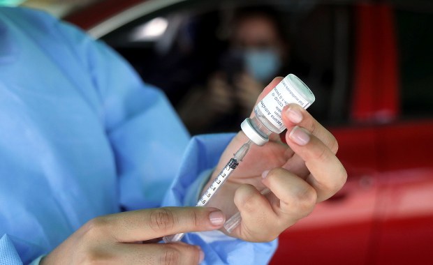 Nastolatkowie niechętni szczepieniom przeciw Covid-19