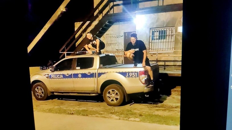 Nastolatkowie zdjęcia publikowali w sieci /Policja