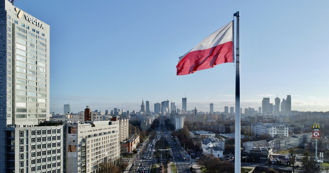 Nastroje w polskiej gospodarce się poprawiają, choć pozostają pesymistyczne /Piotr Molecki /East News