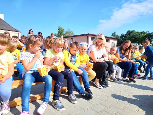 Nasz charytatywny, żółto-niebieski konwój podróżuje po Polsce! Tym razem zawitał do Czernikowa /Joanna Kocot /RMF FM