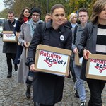 "Nasz Dziennik": Spór o podpisy pod projektem liberalizującym prawo aborcyjne