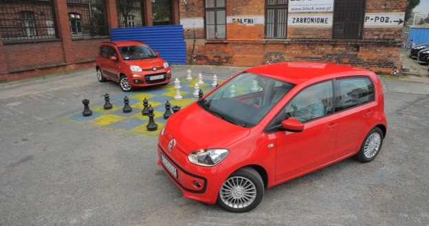 Nasza szachownica – Fiat Panda w starciu z Volkswagenem Up! Pierwszy kosztuje 37 400 zł, natomiast drugi to wydatek 37 750 zł. /Motor