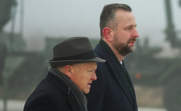 "Nasza współpraca nie ulegnie zmianie". Szef MON ogłasza po spotkaniu z ambasadorem USA