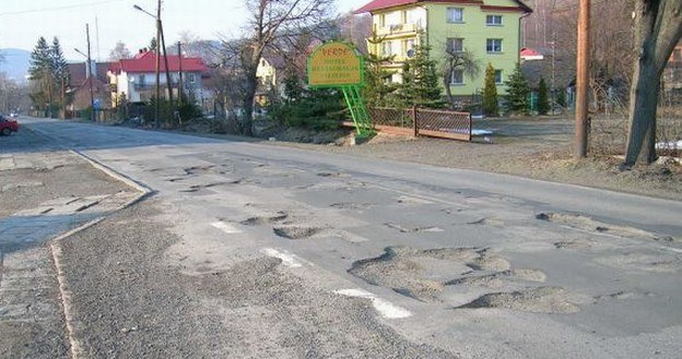 Nasze drogi wciąż pozostawiają dużo do życzenia /INTERIA.PL