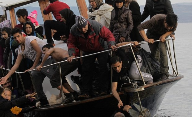 Naszpikowany ładunkami wybuchowymi statek z syryjskim uchodźcami ma płynąć do Europy